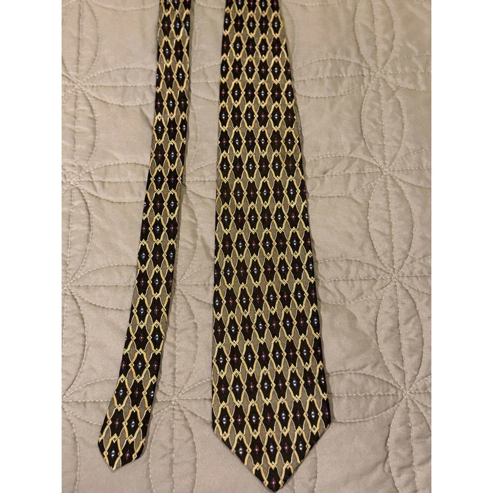 Geoffrey Beene Classic‎ 100% Silk Necktie Geometric Pattern Black/Gray SKU 106